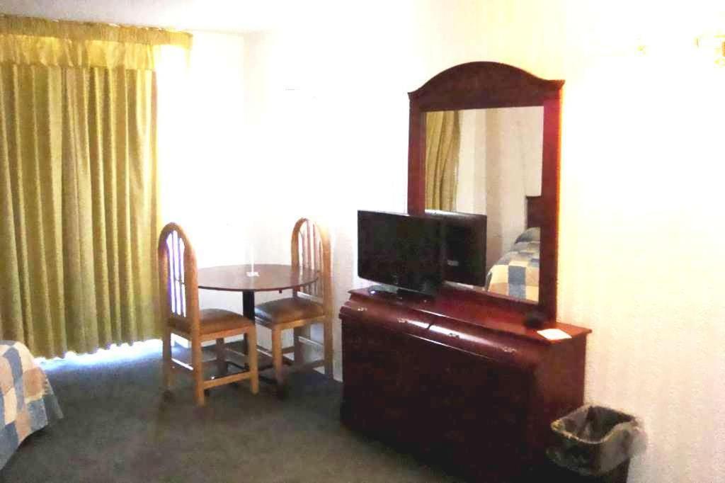 Leo Hotel Jerez de Garcia Salinas Room photo